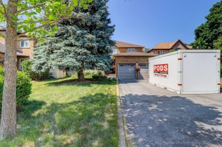 22 Chip Ct, Richmond Hill, ON L4C 9G4, Canada, ,  
