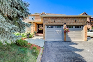 22 Chip Ct, Richmond Hill, ON L4C 9G4, Canada, ,  