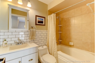 Unit 4-215 16th Ave, Richmond Hill, ON L4C 0T8, Canada, ,  