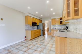 286 Seneca Ave, Oshawa, ON L1G 3V8, Canada, ,  