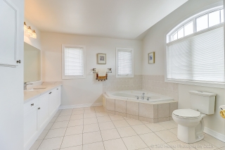 4 Hellyer Ave, Brampton, ON L6Y 0M3, Canada, ,  