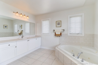 4 Hellyer Ave, Brampton, ON L6Y 0M3, Canada, ,  