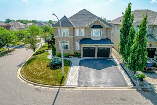 4 Hellyer Ave, Brampton, ON L6Y 0M3, Canada, ,  