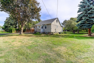 1611 Charles St, Whitby, ON L1N 1C1, Canada, ,  