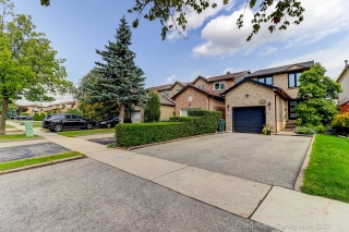 709 Greycedar Crescent, Mississauga, ON L4W 3J4, Canada, ,  