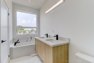 29B Chryessa Ave, York, ON M6N 4T4, Canada, ,  