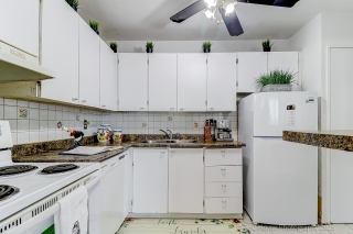 Unit 1709-60 Pavane Linkway, North York, ON M3C 1A2, Canada, ,  