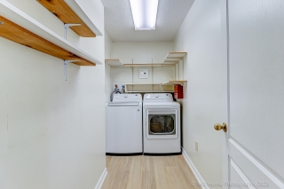 Unit 1603-7 Townsgate Dr, Vaughan, ON L4J 7Z9, Canada, ,  