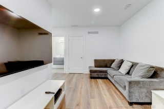 119 High St W, Mississauga, ON L5H 1K4, Canada, ,  
