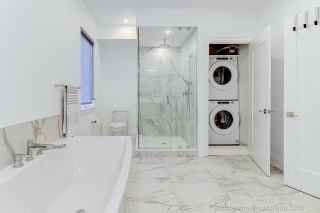 119 High St W, Mississauga, ON L5H 1K4, Canada, ,  