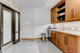 119 High St W, Mississauga, ON L5H 1K4, Canada, ,  