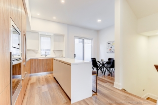 119 High St W, Mississauga, ON L5H 1K4, Canada, ,  