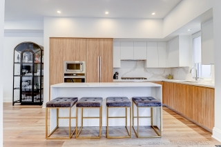 119 High St W, Mississauga, ON L5H 1K4, Canada, ,  