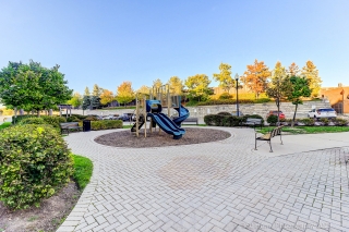 Unit 256-318 John St., Markham, ON L3T 0B1, Canada, ,  