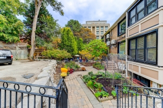 Unit 2-2814 Bloor St W, Toronto, ON M4W 3E2, Canada, ,  