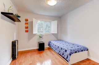 32 Heathcliffe Square, Brampton, ON L6S 5P7, Canada, ,  