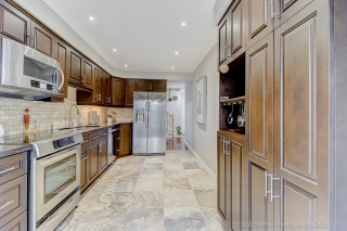 32 Heathcliffe Square, Brampton, ON L6S 5P7, Canada, ,  