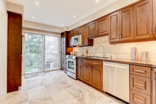 32 Heathcliffe Square, Brampton, ON L6S 5P7, Canada, ,  