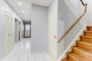 10 Fontainbleau Dr, North York, ON M2M 1N9, Canada, ,  