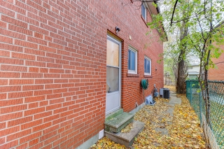 10 Fontainbleau Dr, North York, ON M2M 1N9, Canada, ,  