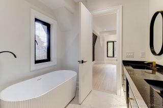 28 Pine Ave S, Mississauga, ON L5H 2P6, Canada, ,  