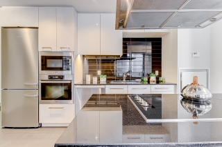 Unit 908-8 The Esplanade, Toronto, ON M5E 0A6, Canada, ,  