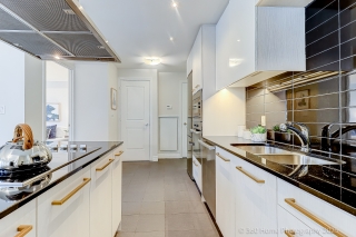 Unit 908-8 The Esplanade, Toronto, ON M5E 0A6, Canada, ,  