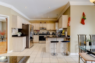 806 White Clover Way, Mississauga, ON L5V 3C5, Canada, ,  