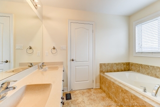 1045 Bob Scott Ct, Newmarket, ON L3X 3L5, Canada, ,  