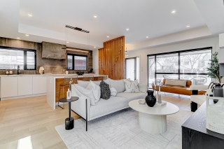 2498 Frankfield Rd, Mississauga, ON L5K 2A6, Canada, ,  