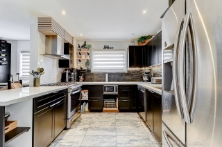 13 Eves Ct, Newmarket, ON L3Y 7P8, Canada, ,  