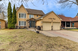 13 Eves Ct, Newmarket, ON L3Y 7P8, Canada, ,  