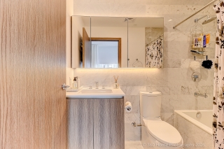 Unit 1215-17 Bathurst St, Toronto, ON M5V 2N8, Canada, ,  