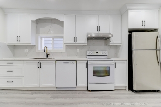 4 Andrews Ave, Toronto, ON M6J 1S3, Canada, ,  