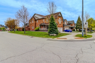 806 White Clover Way, Mississauga, ON L5V 3C5, Canada, ,  