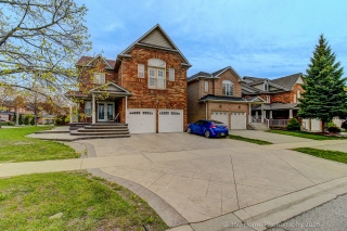 806 White Clover Way, Mississauga, ON L5V 3C5, Canada, ,  