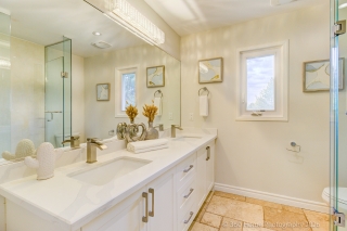 1201 Kingdale Rd, Newmarket, ON L3Y 4W1, Canada, ,  