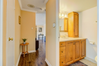 Unit 2202-3700 Kaneff Crescent, Mississauga, ON L5A 4B8, Canada, ,  