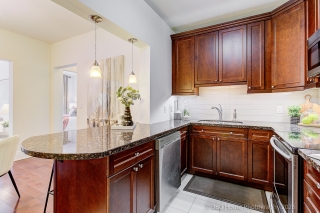Unit 336-80 Burns Blvd, King City, ON L7B 0B3, Canada, ,  