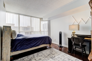 Unit PH206-91 Townsgate Dr, Toronto, ON L4J 8E8, Canada, ,  