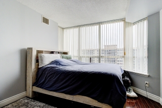 Unit PH206-91 Townsgate Dr, Toronto, ON L4J 8E8, Canada, ,  